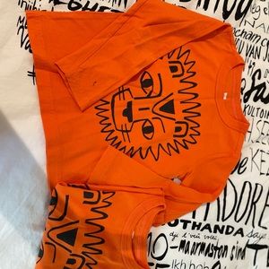 Two  sets of clothes, 2 long shirts Tea brand and two almost new Zara pants.